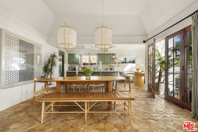 Building Photo - 105 S La Jolla Ave