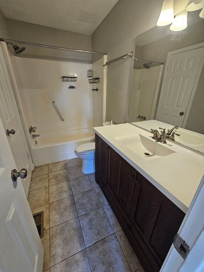 Building Photo - WESTERN BRANCH - RADCLIFFE MEADOWS