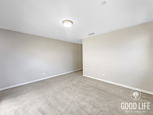 Building Photo - Beautiful 3B/3BA w/ 2 Car Garage, Washer/Dryer and Private Patio!