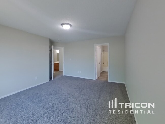 Building Photo - 1401 Thomas Dr