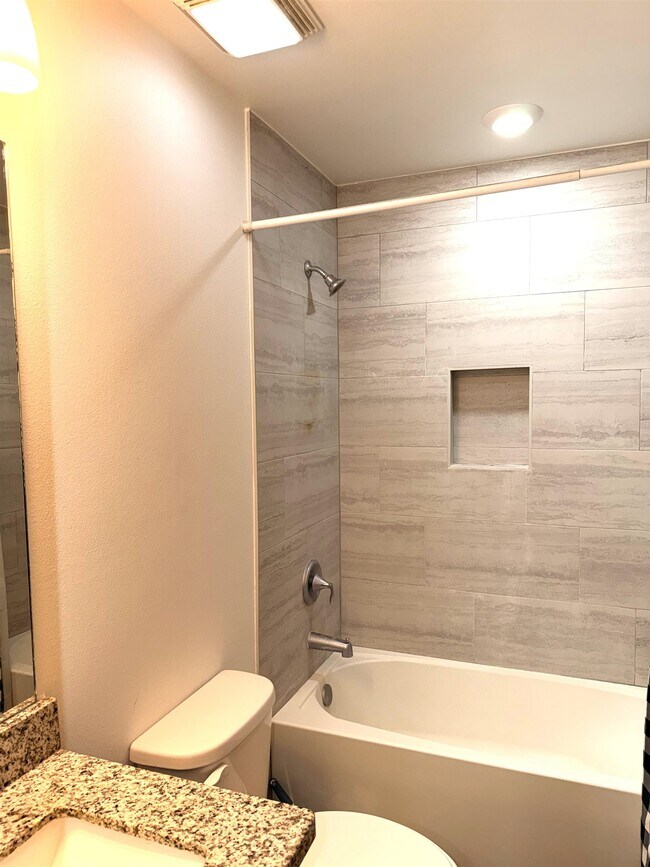 Building Photo - 414 Placido Dr