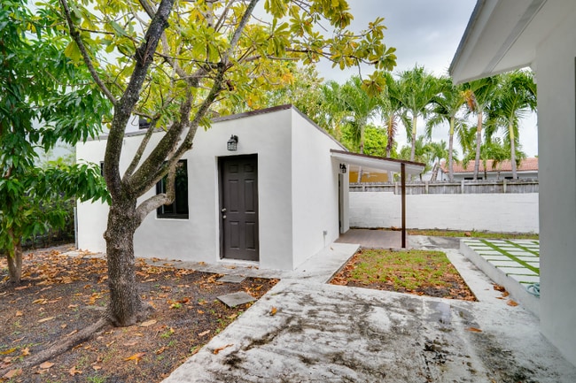 Building Photo - 1687 SW 11th St