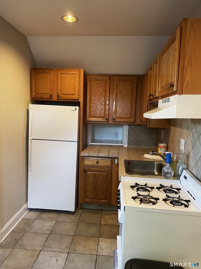 Building Photo - 251 Whiting Ln