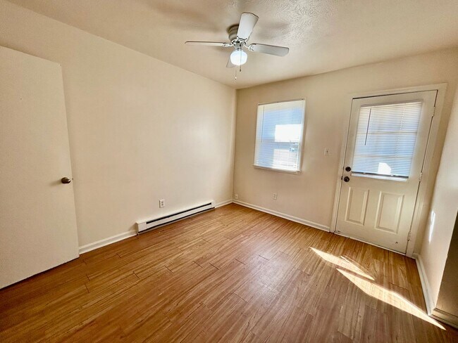 Building Photo - MAC190