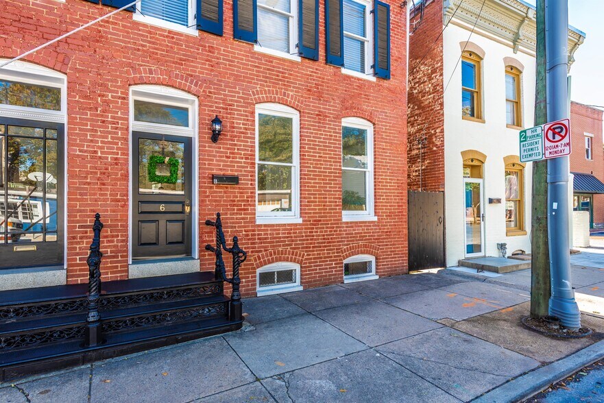 Building Photo - 6 W 4th St