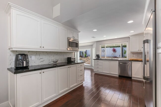 Building Photo - 7446 Trigo Ln