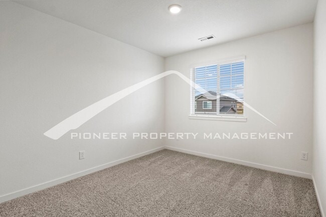 Building Photo - Modern 4-Bed, 2.5-Bath Home with 2 car garage, AC and Private Enclosed Yard