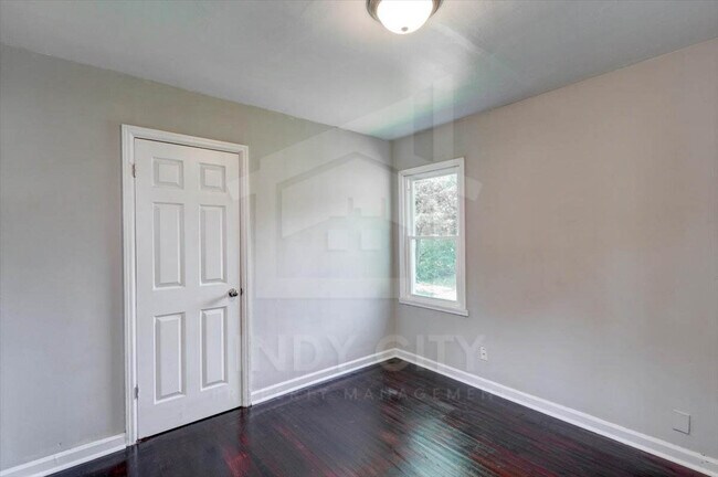 Building Photo - 3422 Kinnear Ave