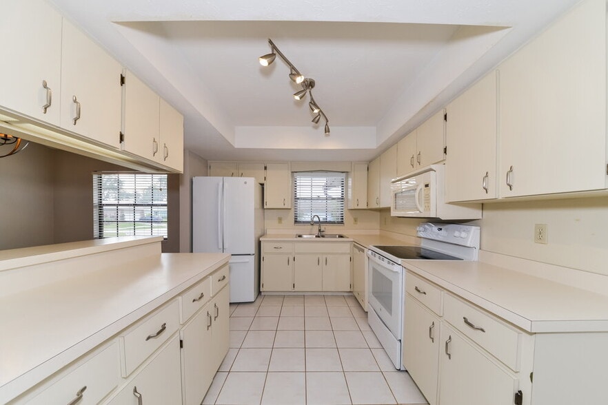 Building Photo - 2479 Wood Oak Dr