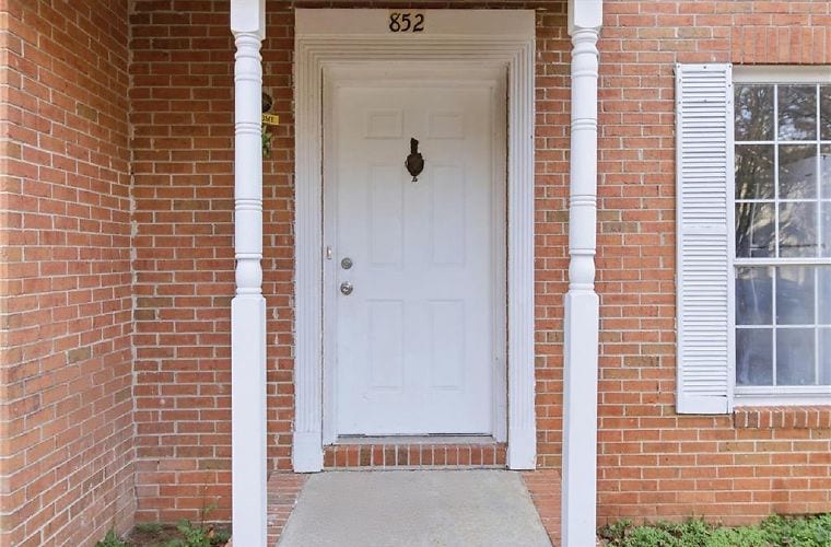 Building Photo - Room in Townhome on Glynn Oaks Dr