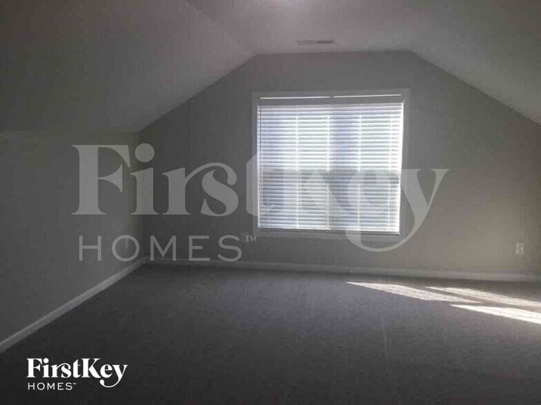 Building Photo - 320 Nelson Ln