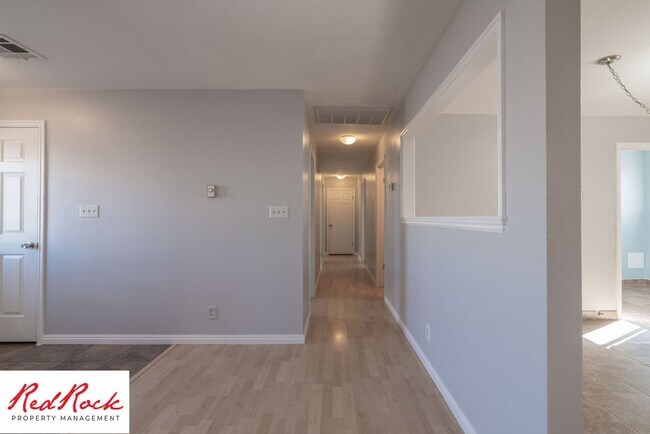 Building Photo - Bright & Spacious 3-Bed, 2-Bath Home in Wa...