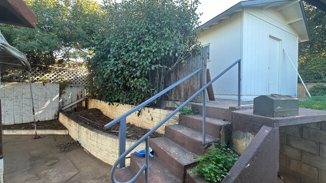 Building Photo - Remodeled 3 bd in Vista with large garage