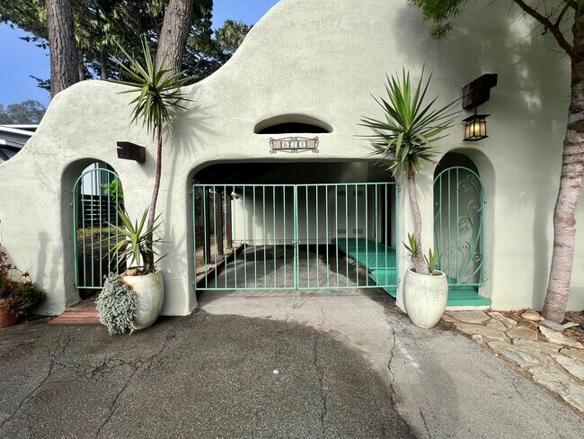 Building Photo - 671 Taylor St