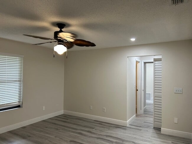 Building Photo - Water view - Pool home