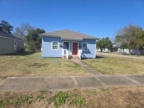 Building Photo - 1949-1949 8th St