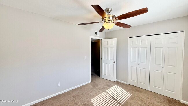 Building Photo - 1418 E Knoll Cir