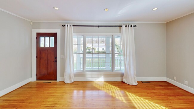 Building Photo - 1919 Nassau Blvd