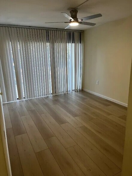 Building Photo - 3558 Shore Dr