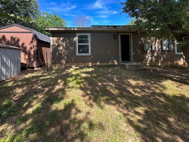 Building Photo - Azle, TX 3 Bedroom / 2 Bath / 2 Car Garage