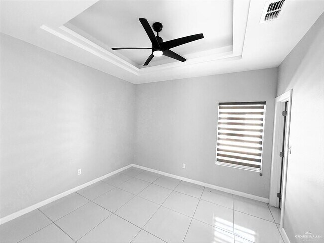 Building Photo - 1602 Angelina Dr