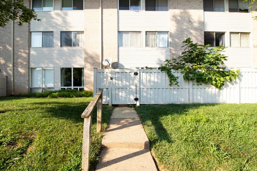 Building Photo - 104 Birch St