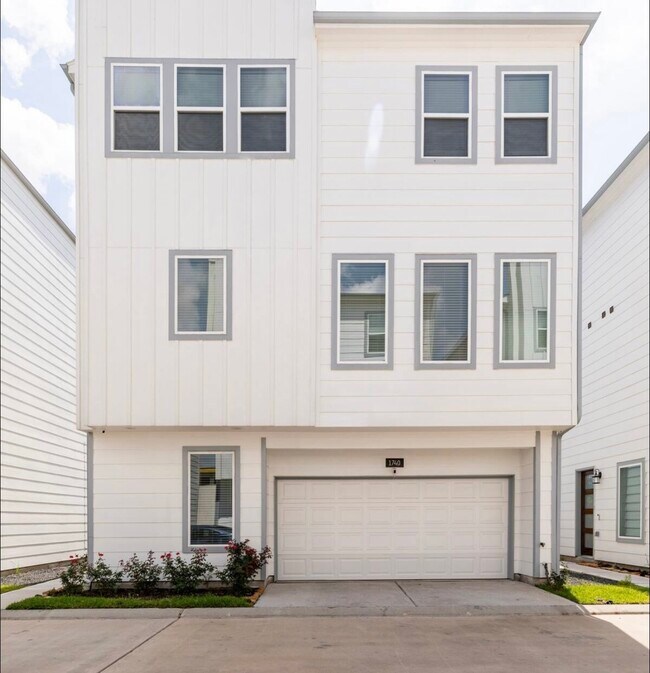 Building Photo - 1740 Cove Cres Ct
