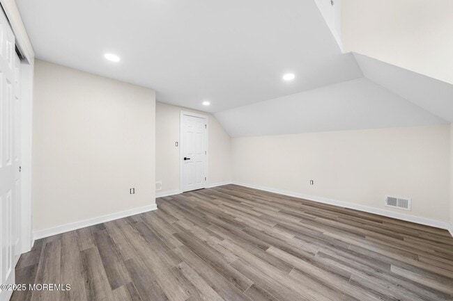 Building Photo - 96 Maple Ave