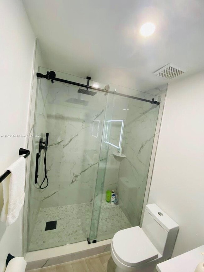 Building Photo - 1528 Brickell Ave