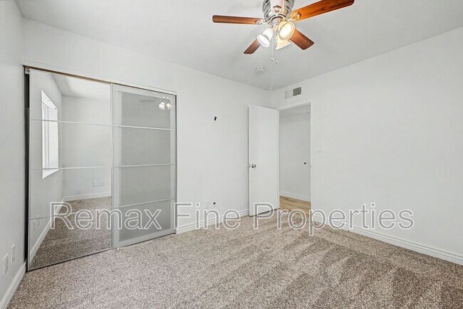 Building Photo - 5228 E Karen Dr