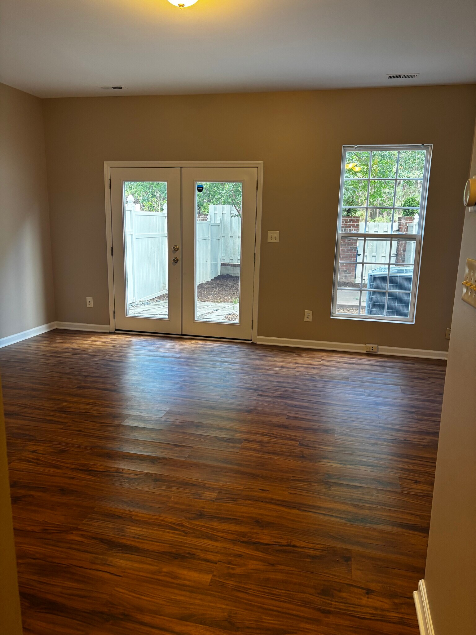 Building Photo - 8533 Kangaroo Ct