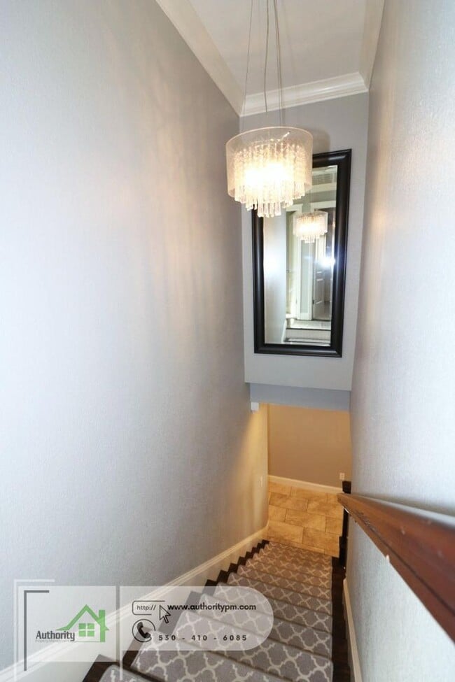 Building Photo - 251 Kamp Way