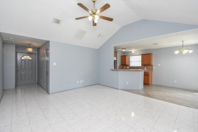 Building Photo - 34535 Parkview