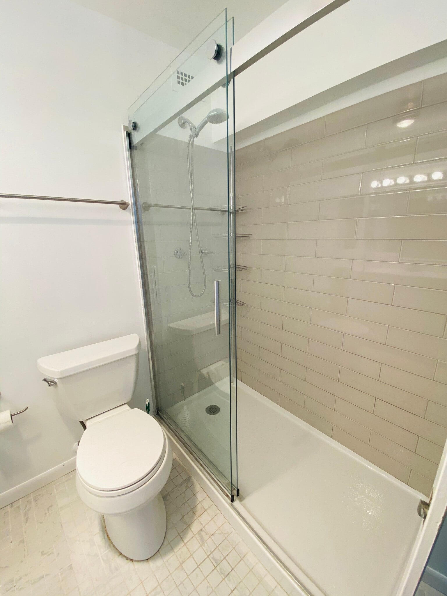 Building Photo - 5445 N Sheridan Rd