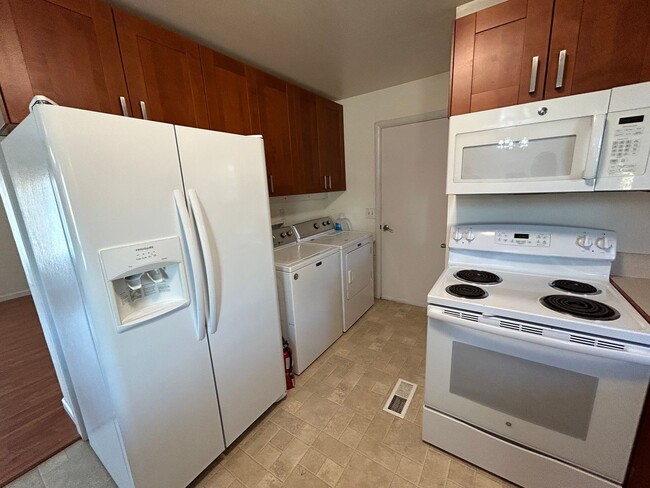 Building Photo - Beautiful Ranch style 3 bed/2 bath home - ...