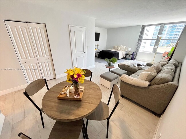 Primary Photo - 2899 Collins Ave