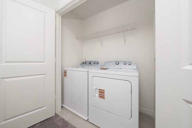 Building Photo - 2814 Raindrop Run St