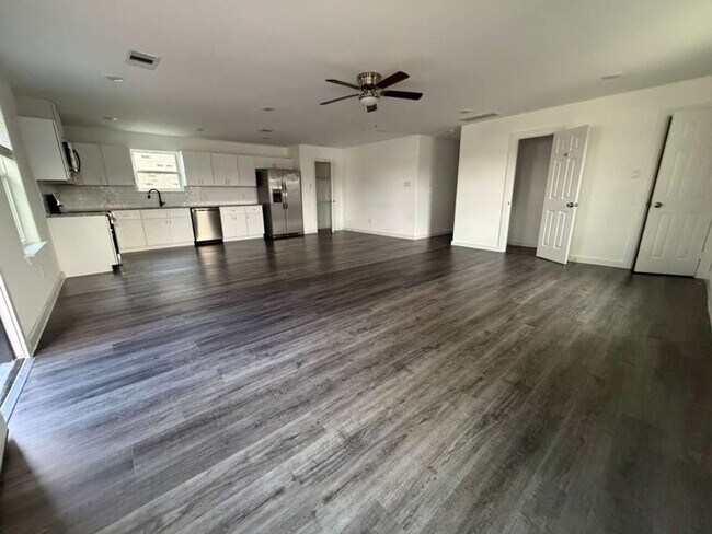 Building Photo - Brand New Home!