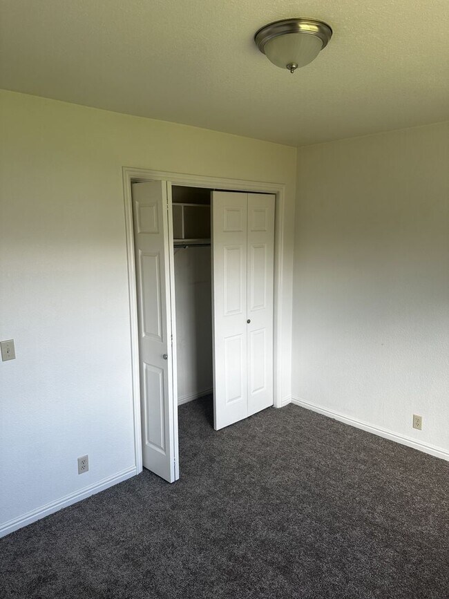 Building Photo - 338 W 620 N