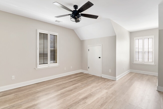 Building Photo - E 31st Street