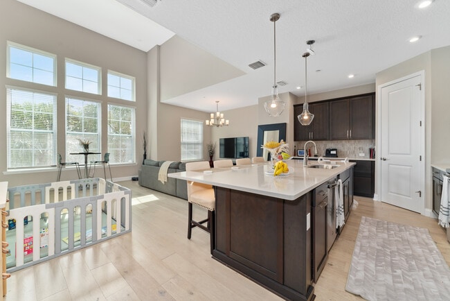 Building Photo - 115 E Concord St