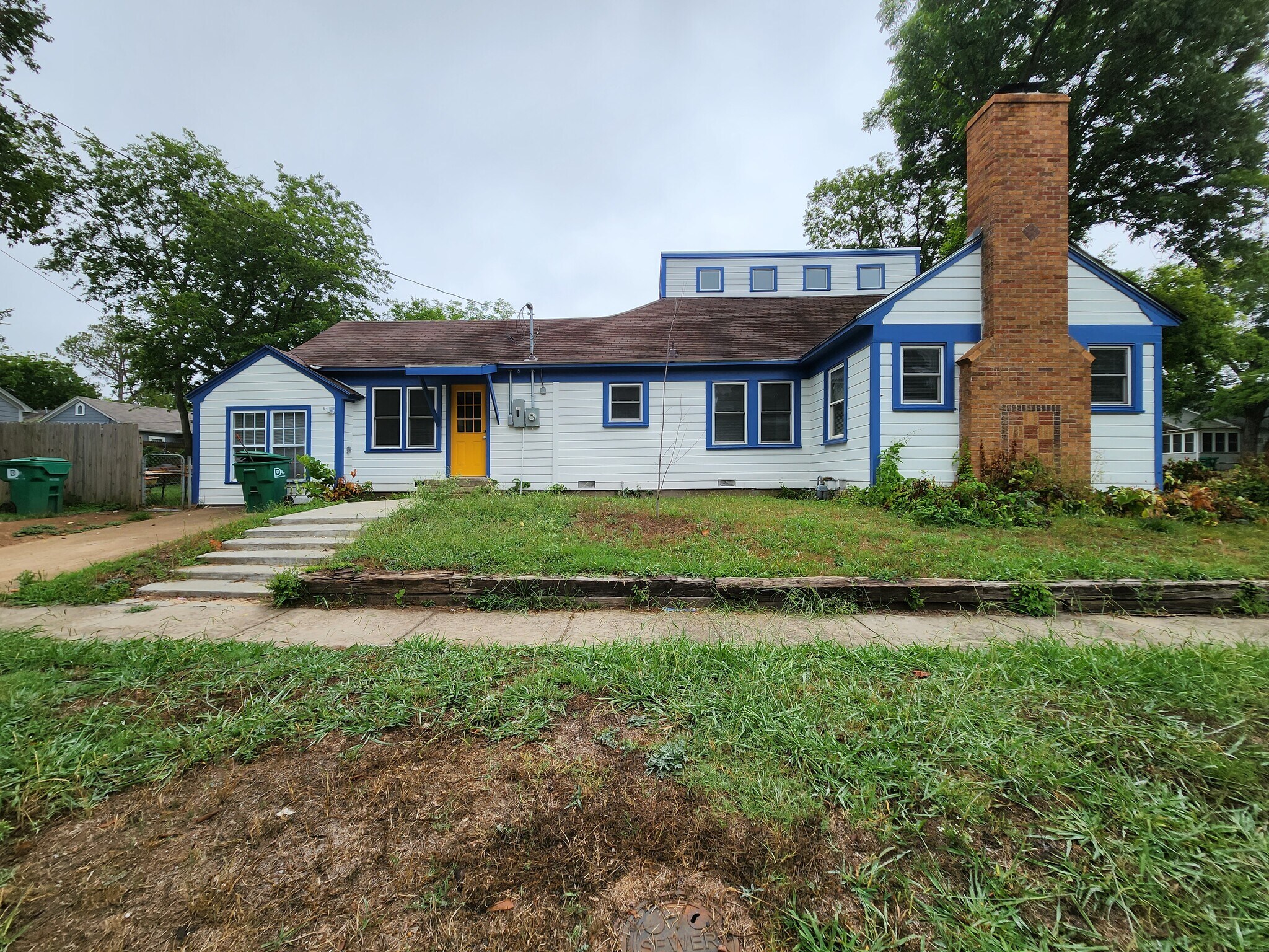 Building Photo - 310 Amarillo St