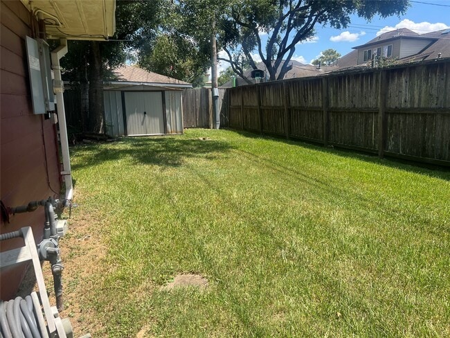 Building Photo - 3715 Latma Dr