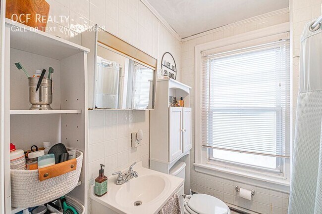 Building Photo - 330 W 3rd Ave