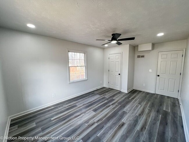 Building Photo - 1330 Hillcrest Dr