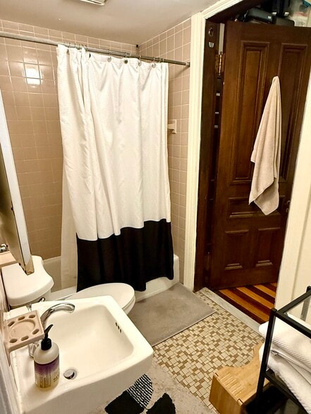 Building Photo - 317 Commonwealth Ave