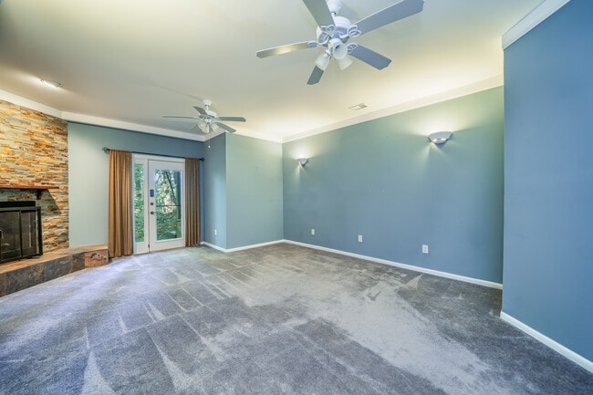 Building Photo - 305 Piney Mountain Dr