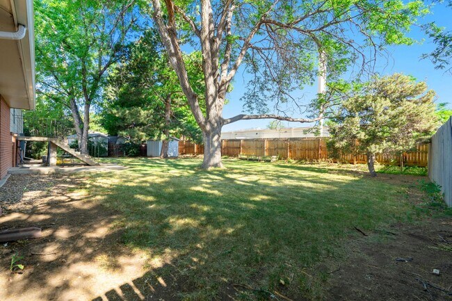 Building Photo - 2108 Applewood Rd