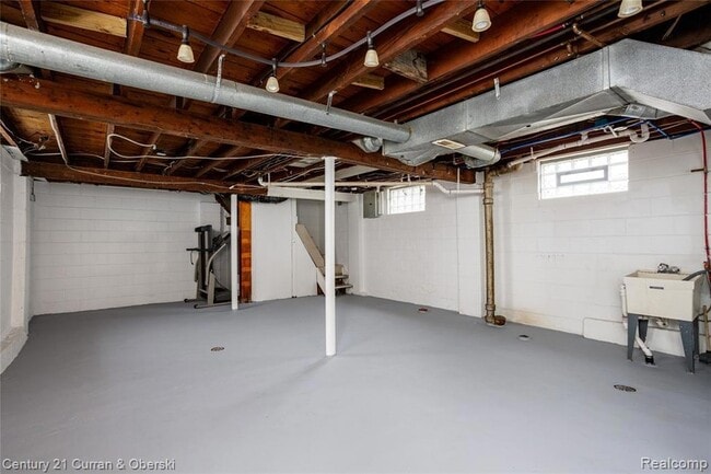 Building Photo - 25175 Dale St