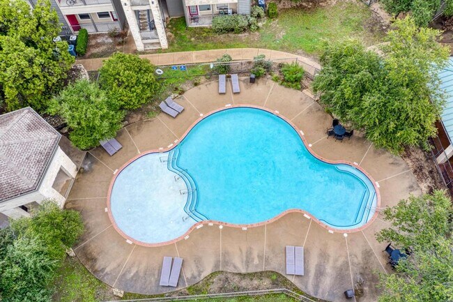 Building Photo - 2320 Gracy Farms Ln